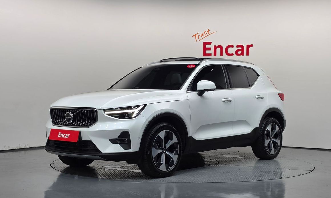 Volvo XC40 2025