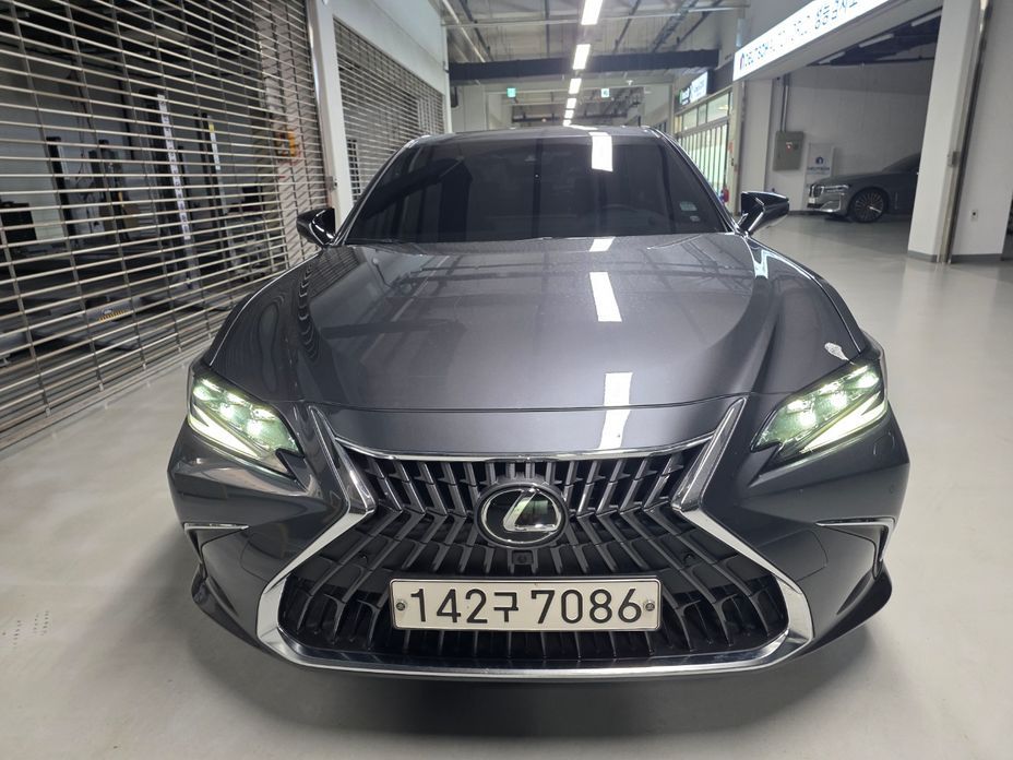 Lexus ES 2023