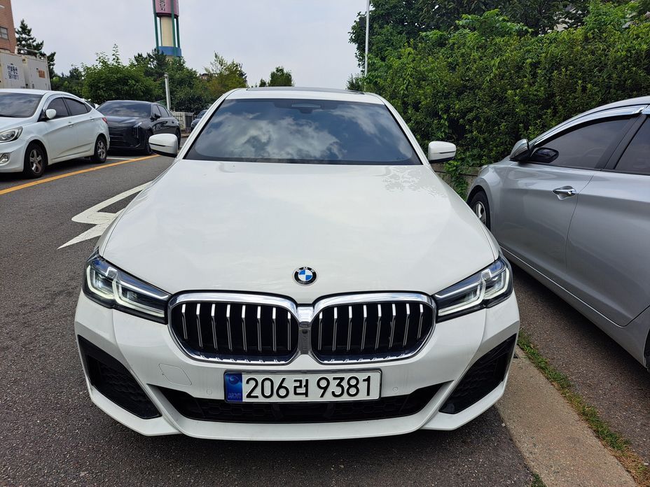 BMW 5-Series 2023