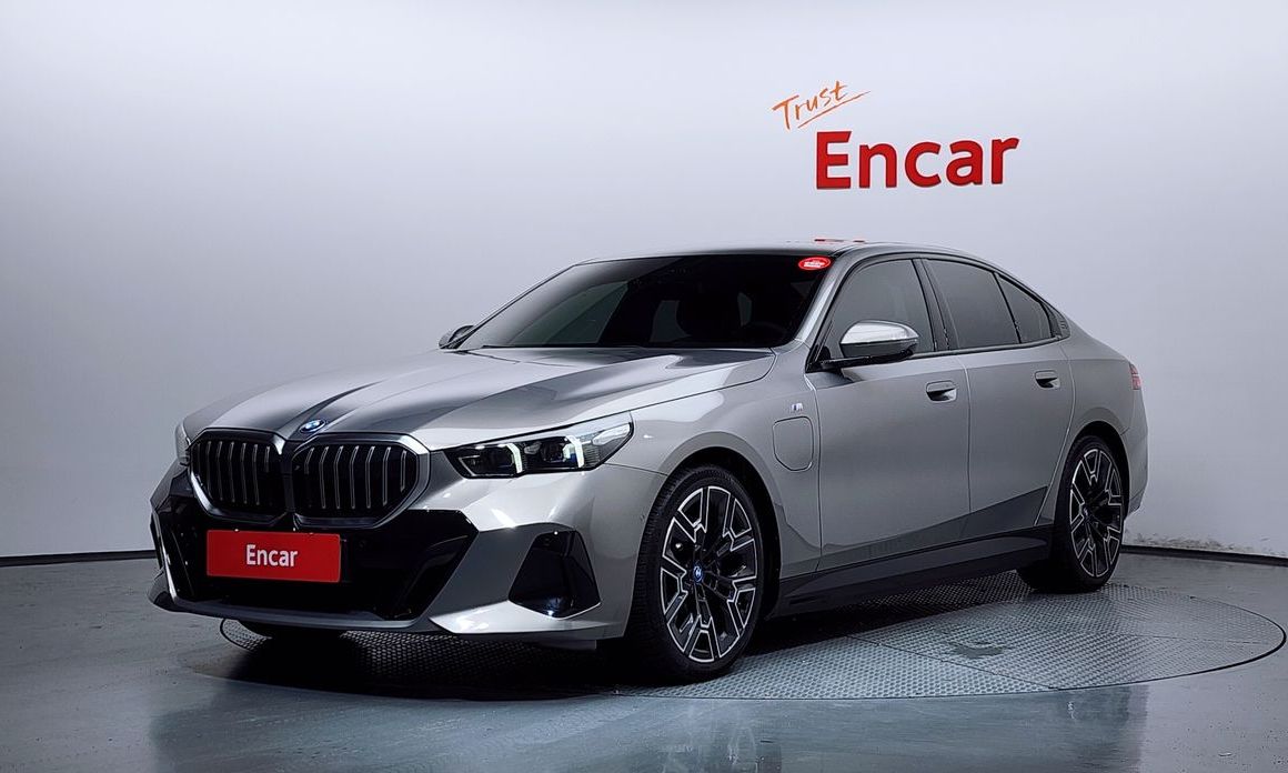 BMW 5-Series 2025
