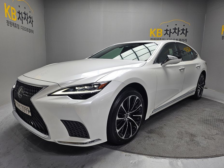 Lexus LS 2023