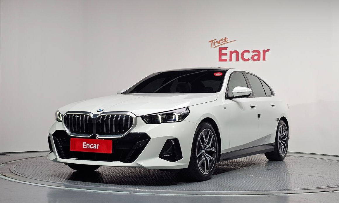 BMW 5-Series 2024
