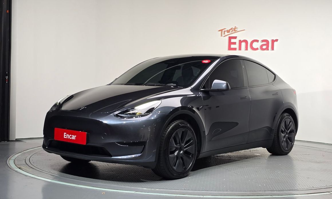 Tesla Model Y 2025