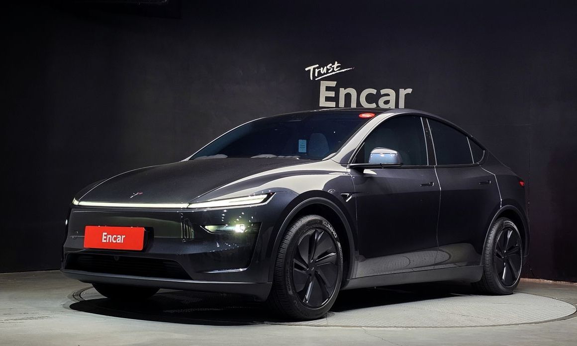 Tesla Model Y 2025