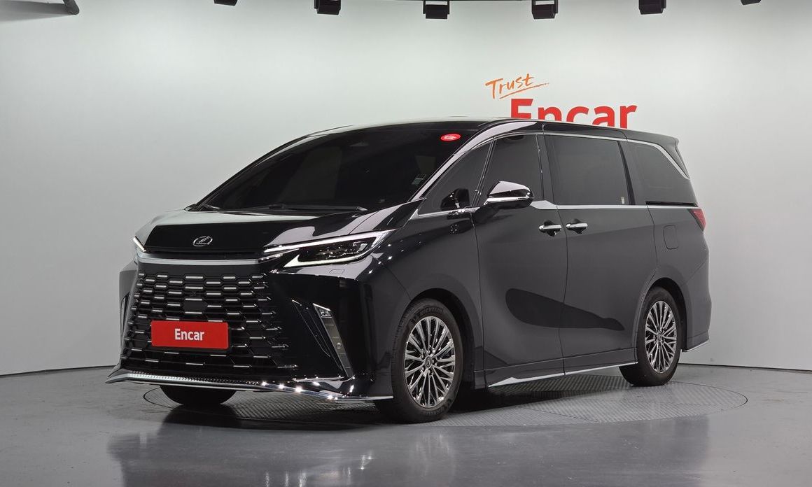 Lexus LM 2026