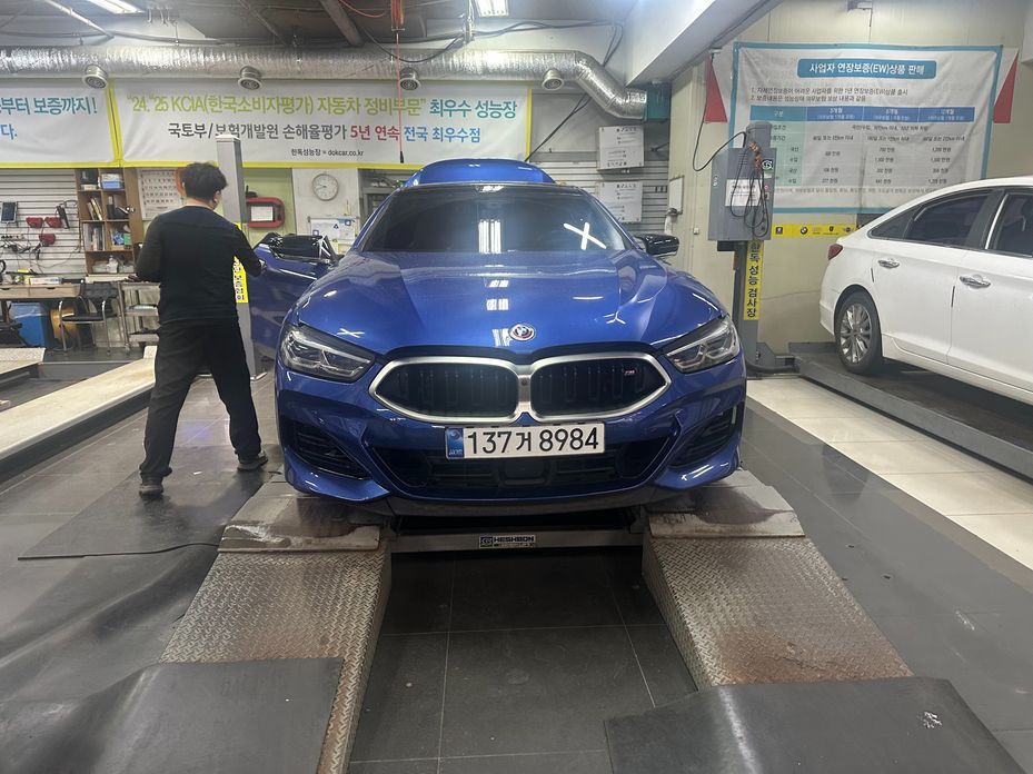 BMW 8-Series 2023