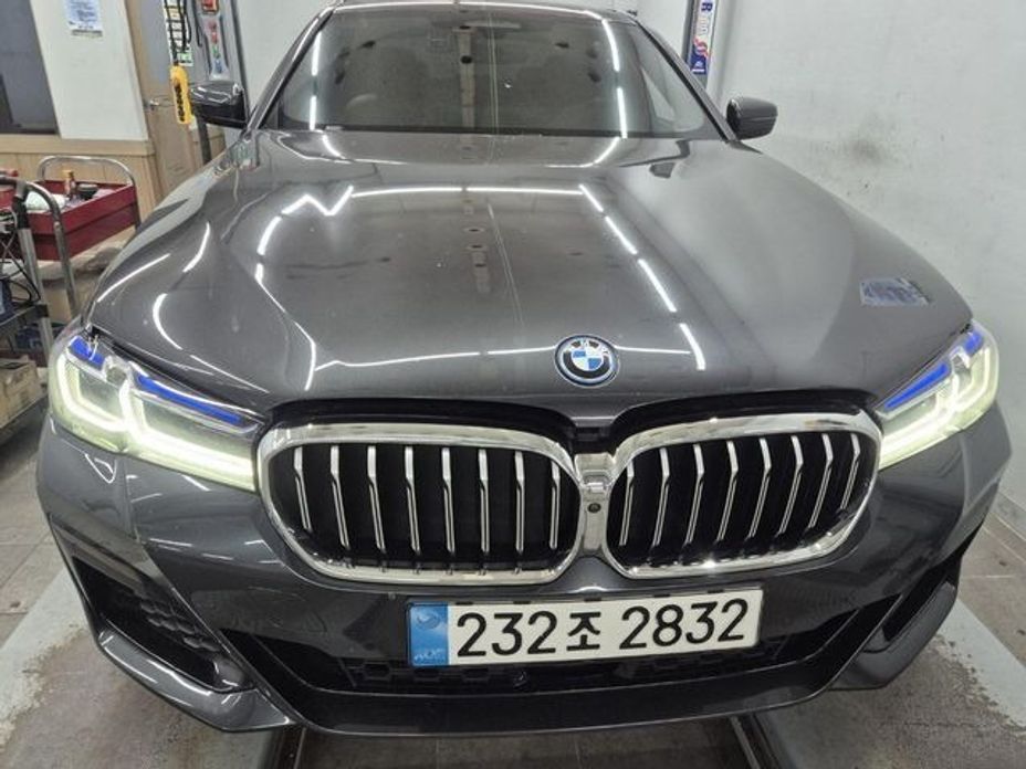 BMW 5-Series 2023