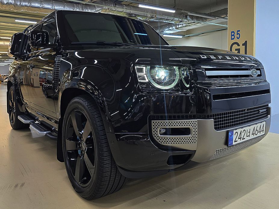Land Rover Defender 2023