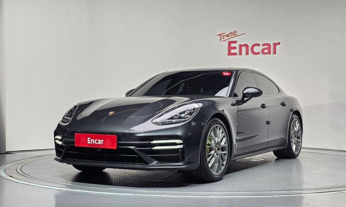 Porsche Panamera 2023