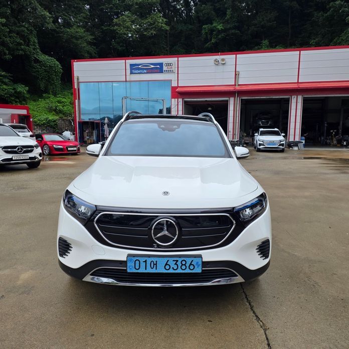 Mercedes-Benz EQB 2024