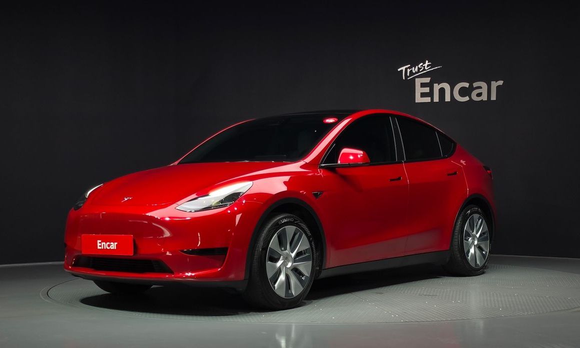 Tesla Model Y 2024