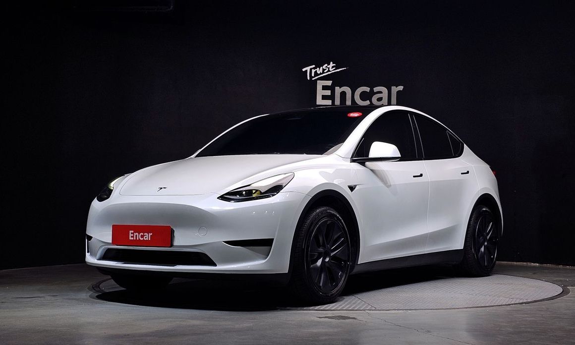 Tesla Model Y 2024