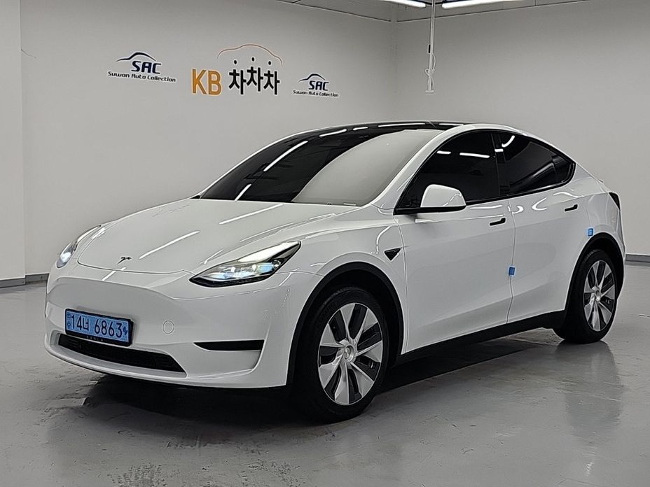 Tesla Model Y 2024
