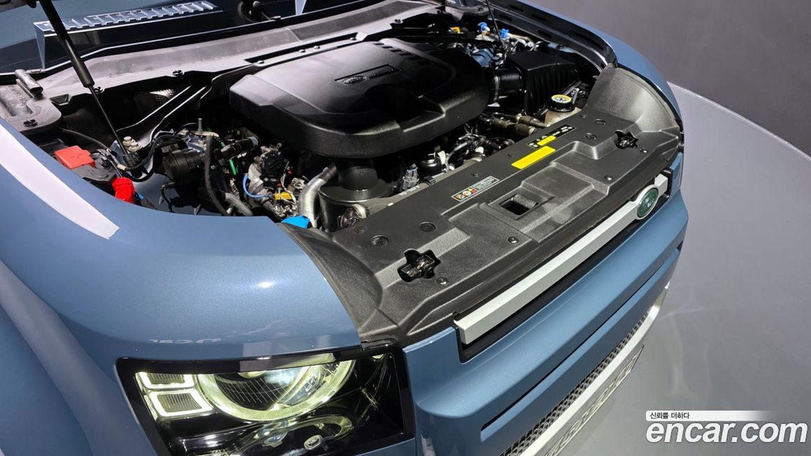 Land Rover Defender 2022