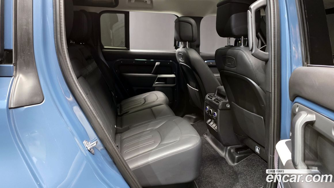 Land Rover Defender 2022