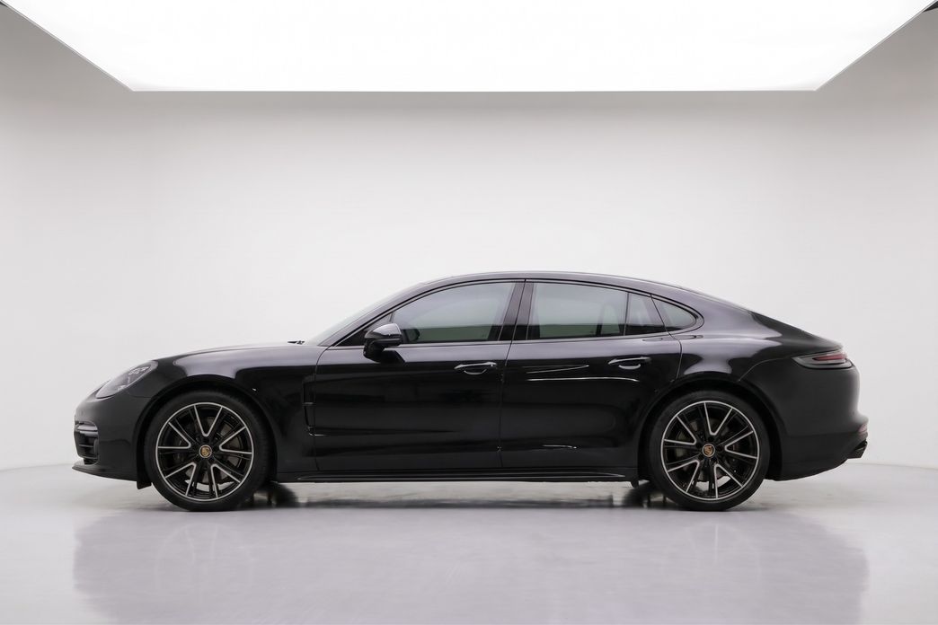 Porsche Panamera 2021