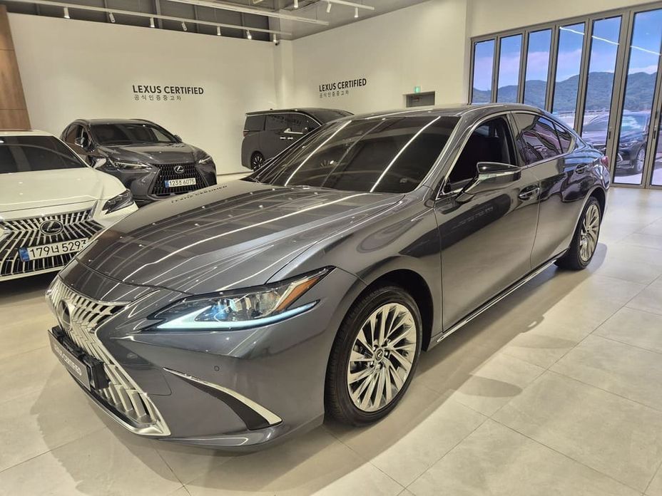 Lexus ES 2026
