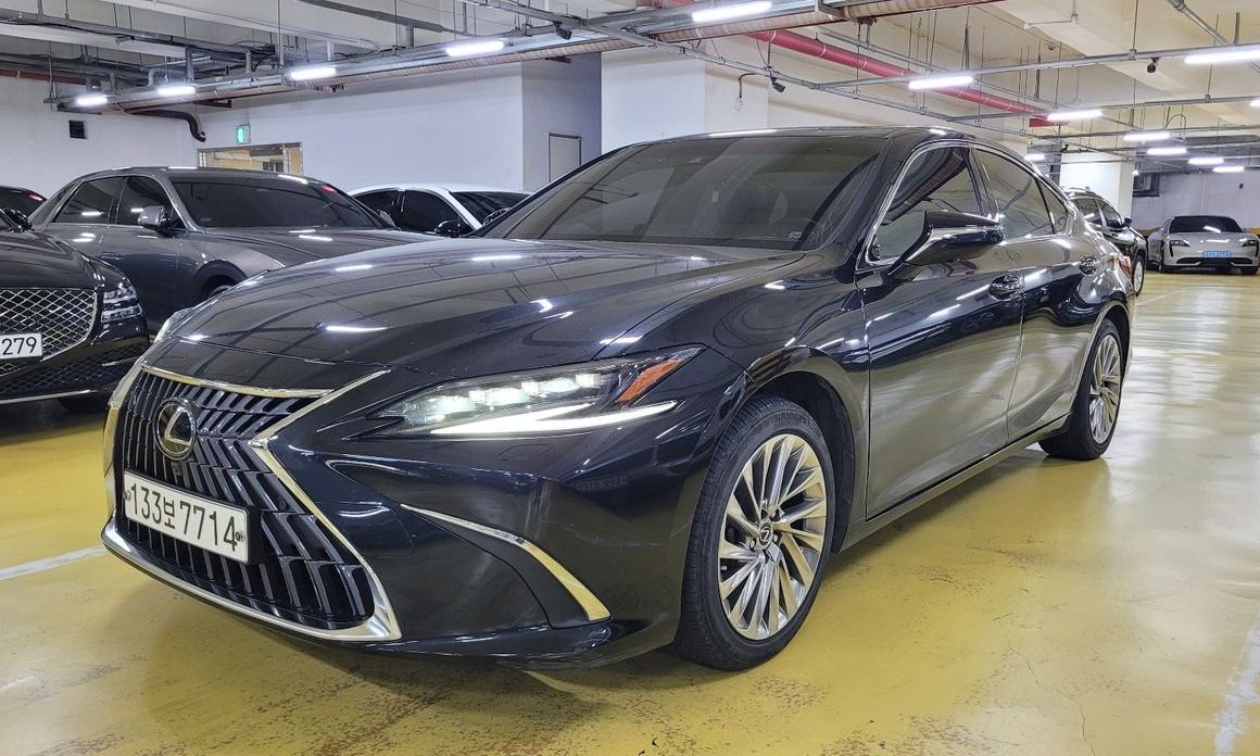 Lexus ES 2025