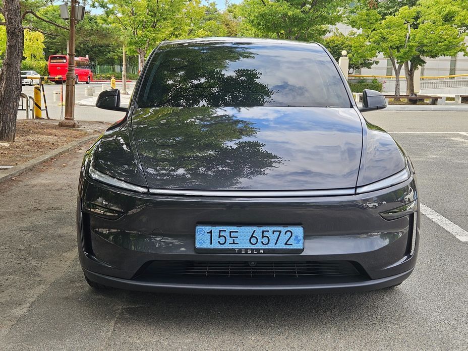 Tesla Model Y 2025