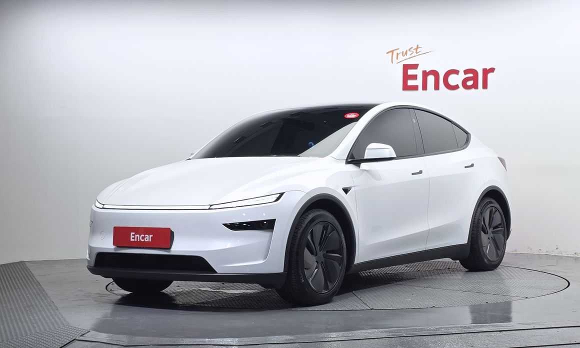 Tesla Model Y 2025