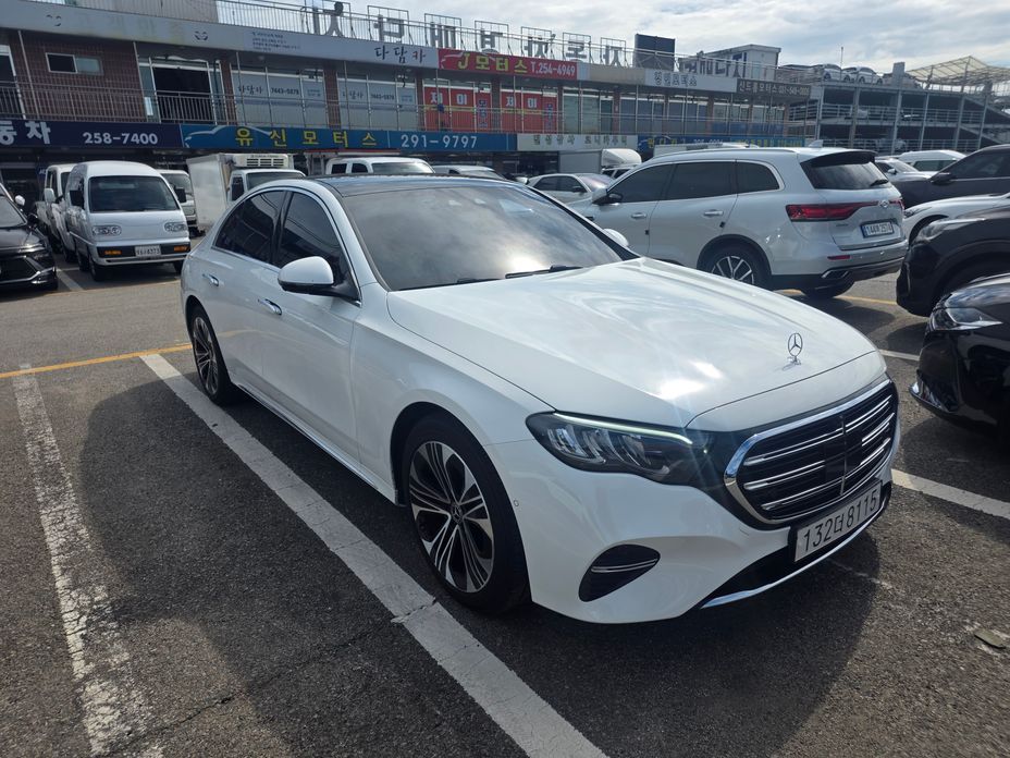 Mercedes-Benz E-Class 2024