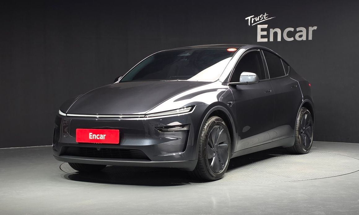 Tesla Model Y 2025