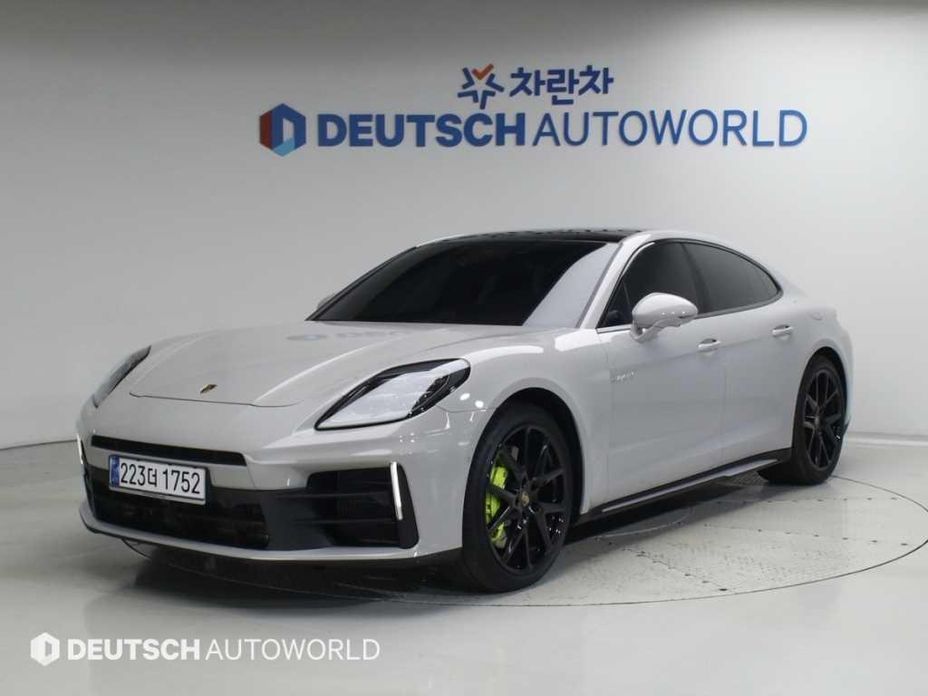 Porsche Panamera 2025