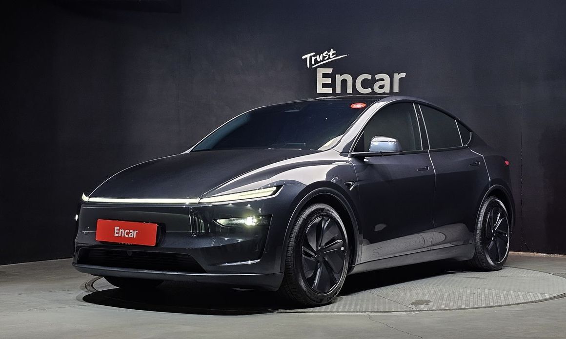 Tesla Model Y 2025