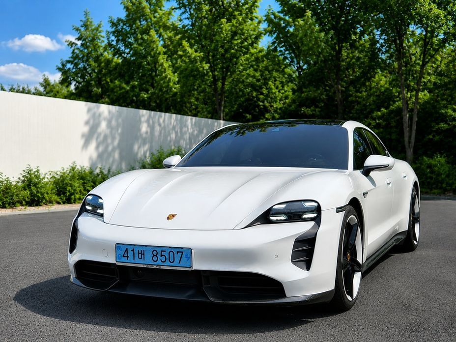 Porsche Taycan 2023