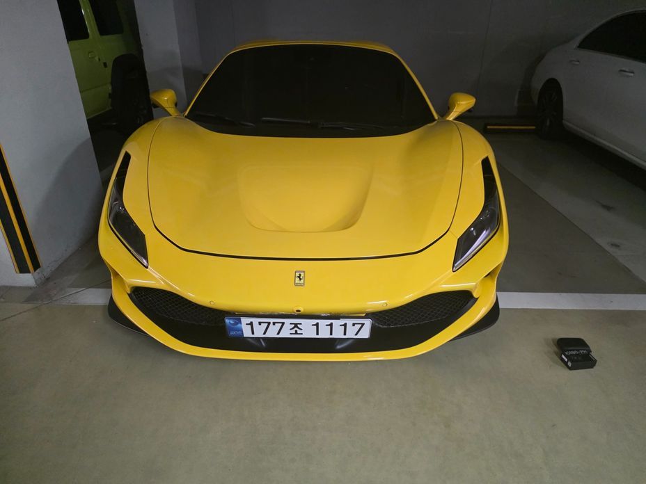 Ferrari F8 2021