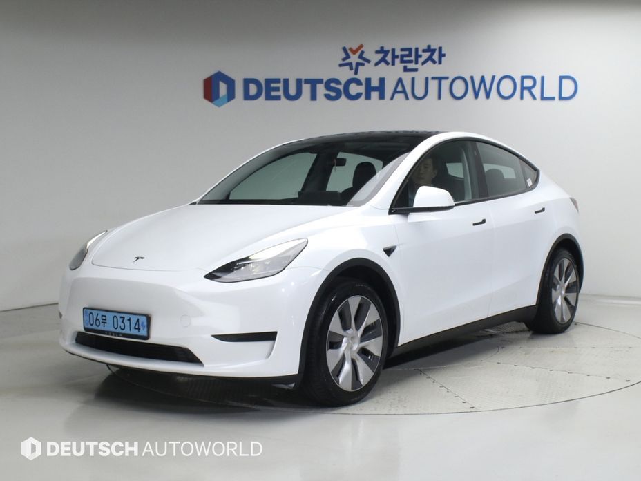 Tesla Model Y 2024