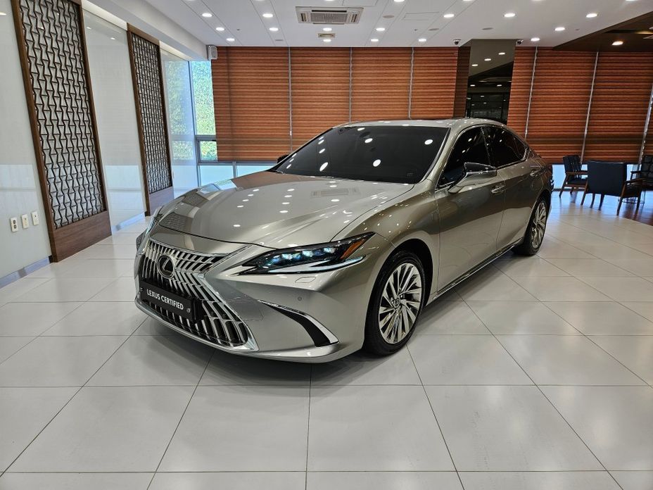 Lexus ES 2026