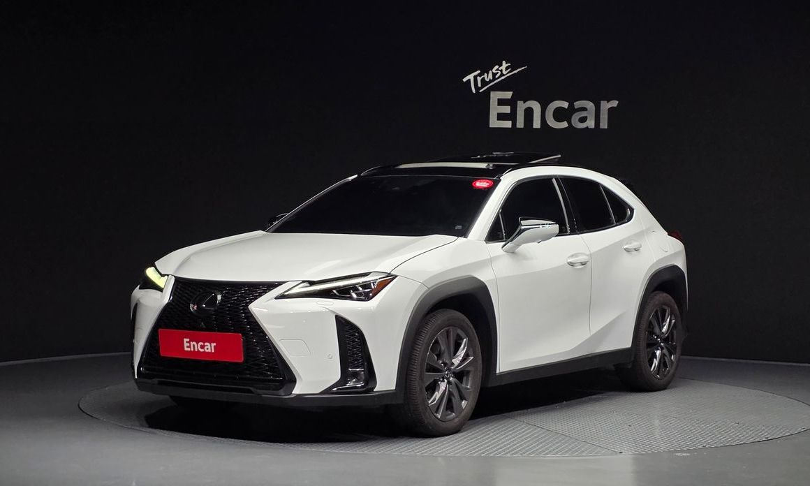 Lexus UX 2024
