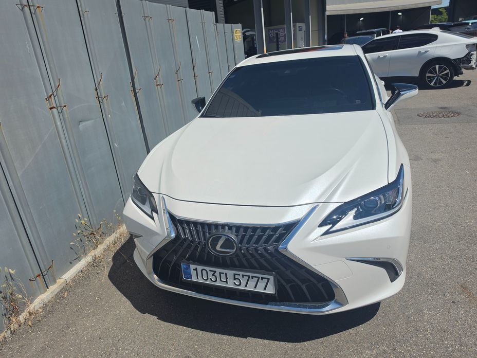 Lexus ES 2023