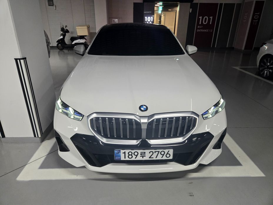 BMW 5-Series 2025