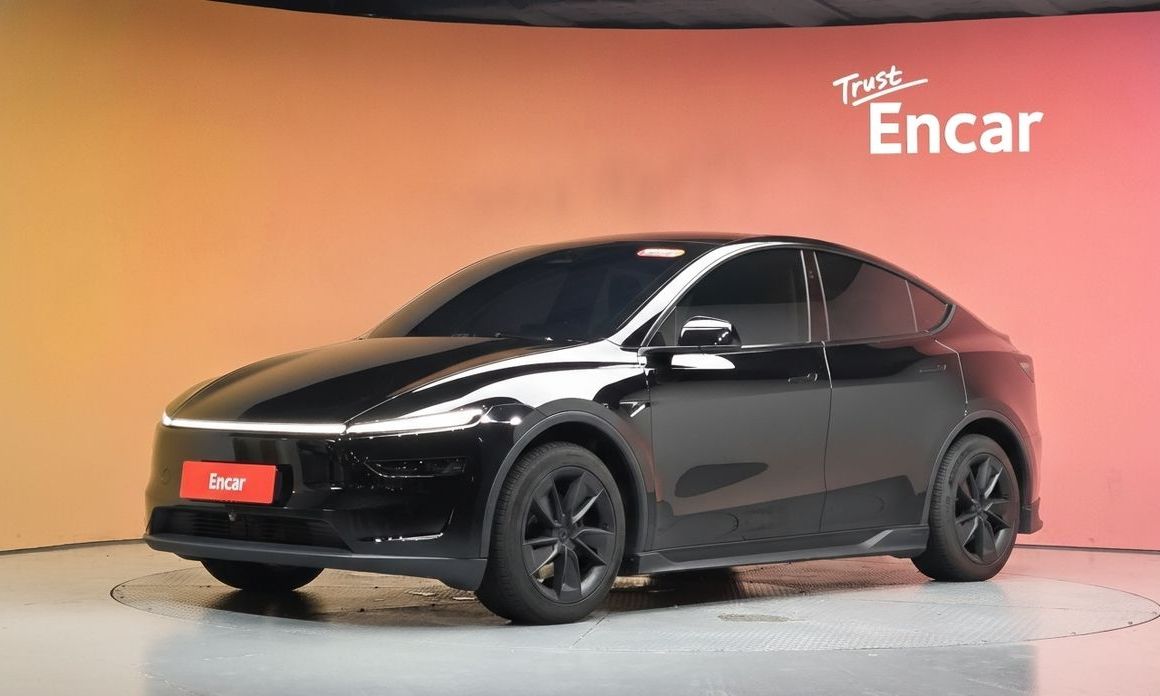 Tesla Model Y 2025