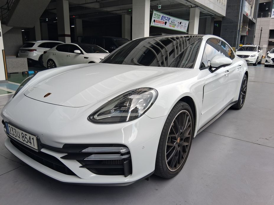 Porsche Panamera 2023