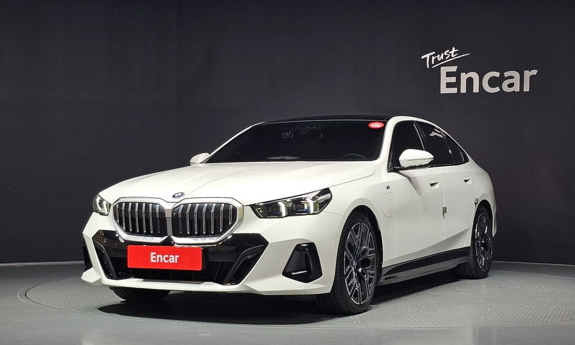 BMW 5-Series 2025