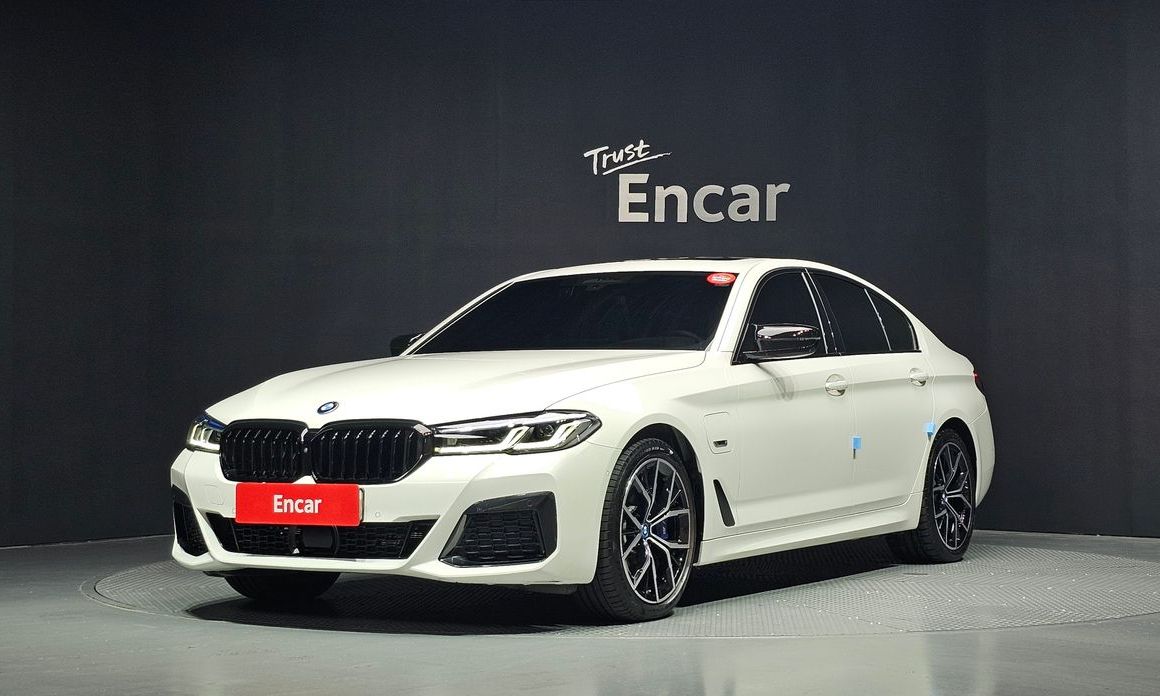 BMW 5-Series 2023