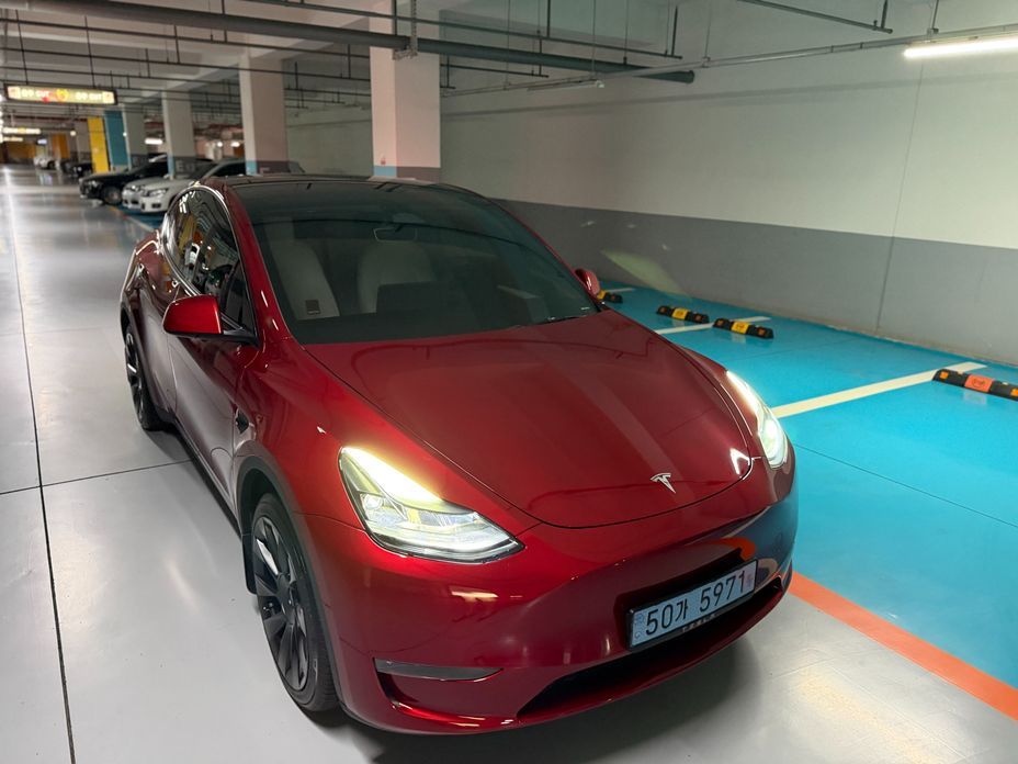 Tesla Model Y 2024