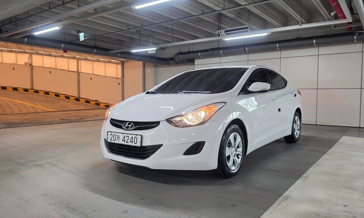 Hyundai AVANTE 2012