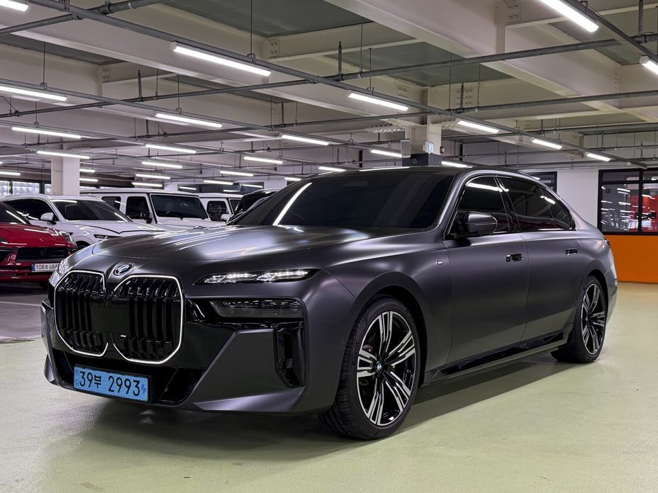 BMW i7 2024