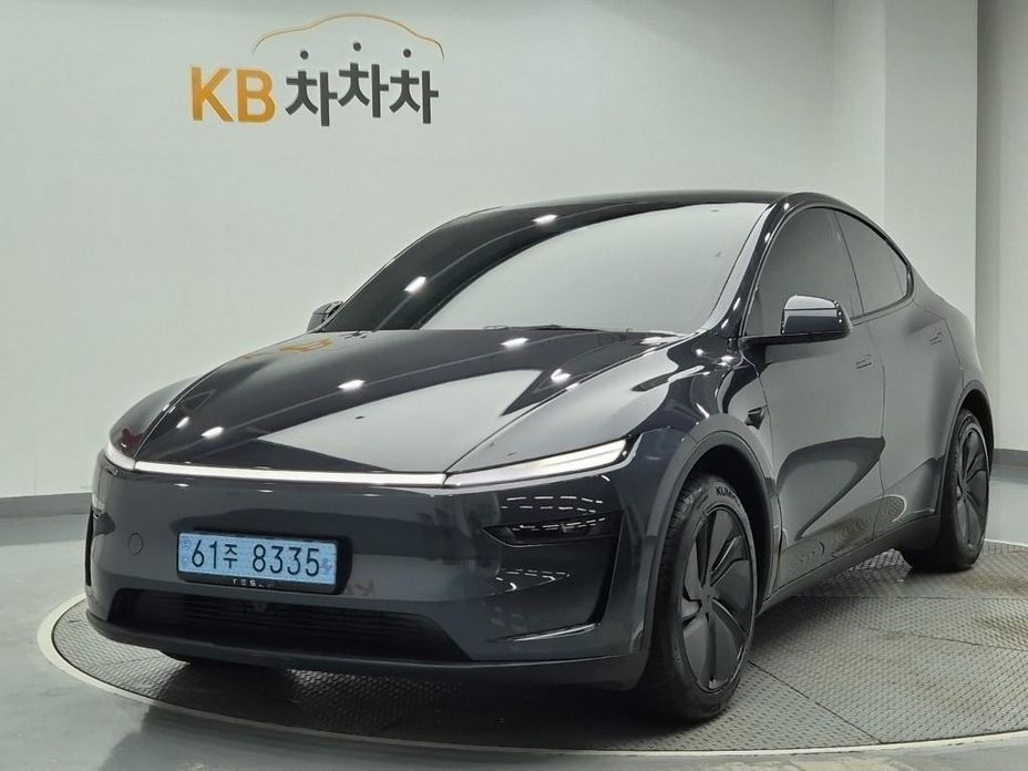 Tesla Model Y 2025