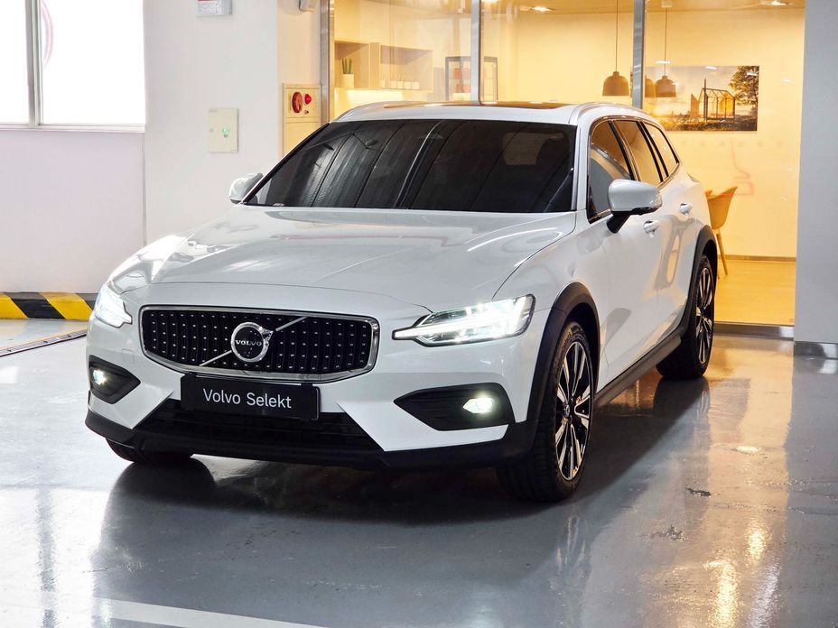 Volvo V60 2025