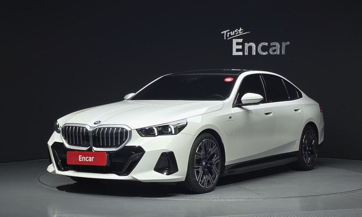 BMW 5-Series 2024