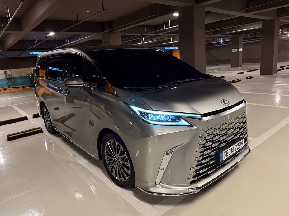 Lexus LM 2025