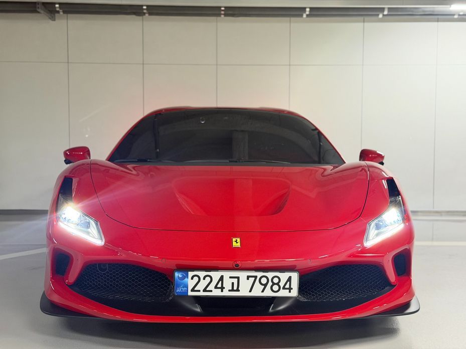 Ferrari F8 2022
