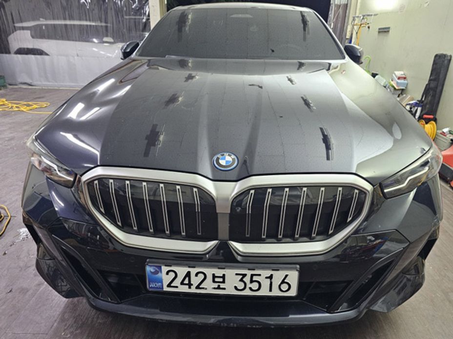 BMW 5-Series 2025