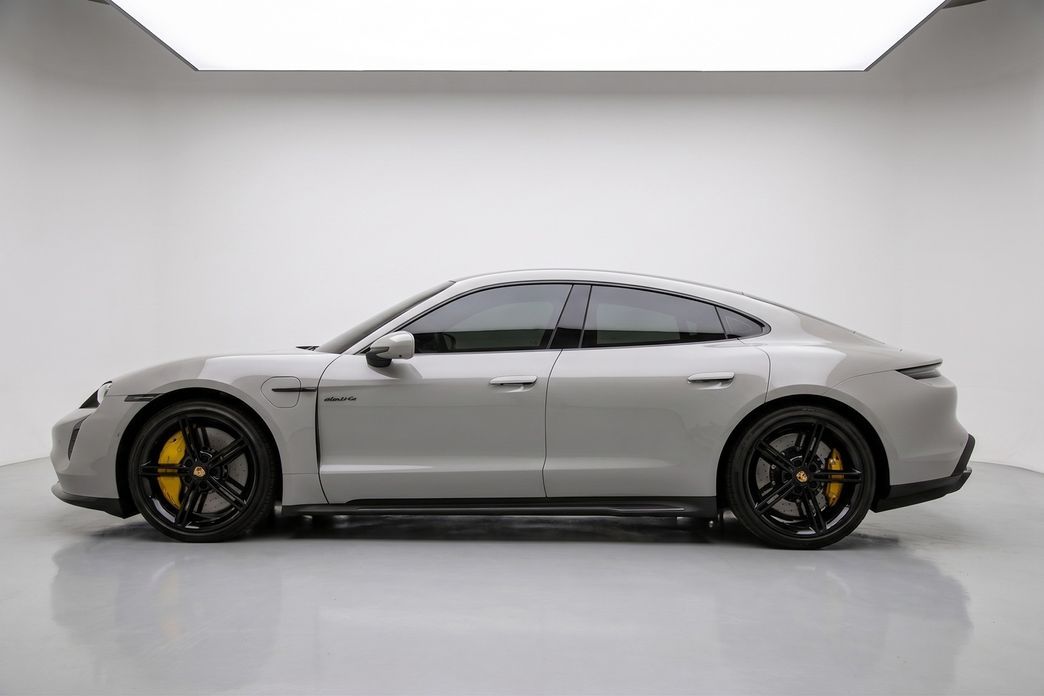 Porsche Taycan 2023