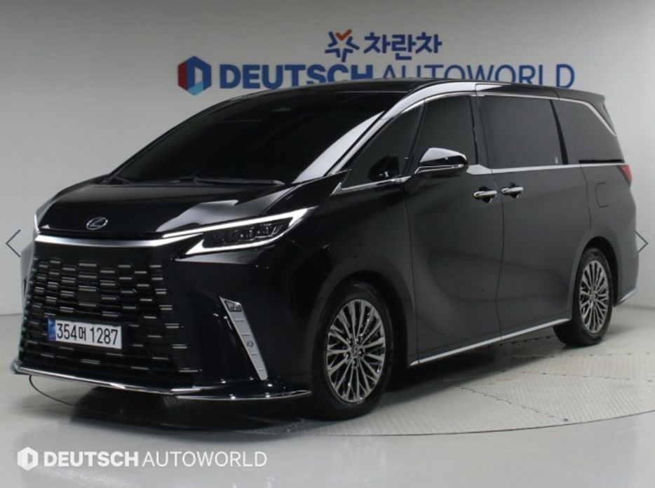 Lexus LM 2025